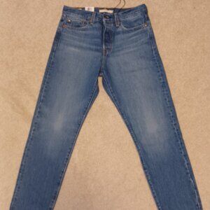 Levi's Wedgie Tapered Leg Jeans NWT Size 28